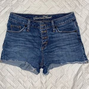 dark denim shorts !!